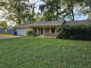Main picture of 505 E Acker Tap