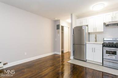 Main picture of 456 W 22nd St