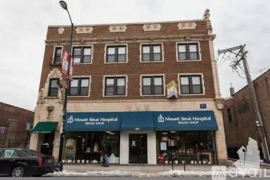 Main picture of 818 W Diversey Pkwy