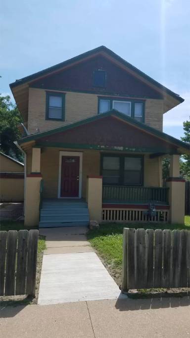 Main picture of 251 S College Ave