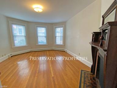 Main picture of 131 Crafts St