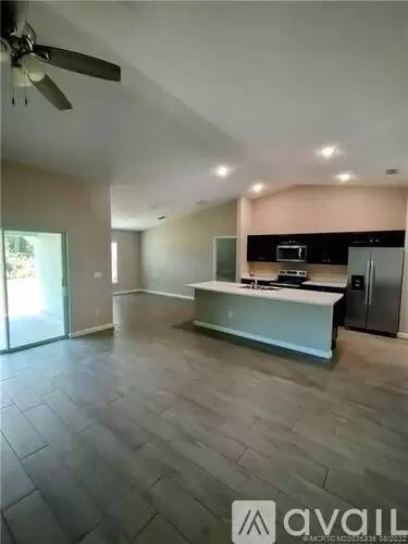 Main picture of 2101 SW Devon Ave