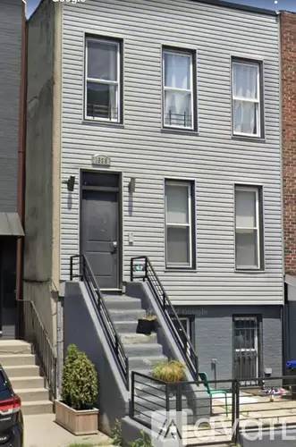 Main picture of 1679 Pacific St
