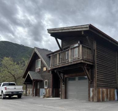 Main picture of 437 Highton St