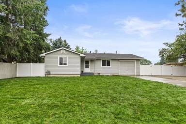 Main picture of 2812 S Pines Rd