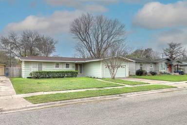 Main picture of 913 Delaine Dr