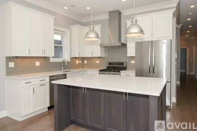 Main picture of 1241 W Oakdale Ave