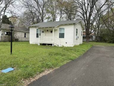 Main picture of 1503 E Travis St