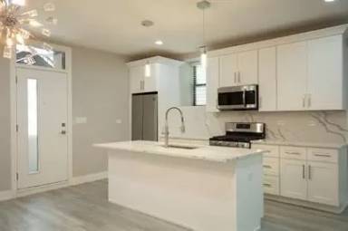 Main picture of 2340 W 21st St