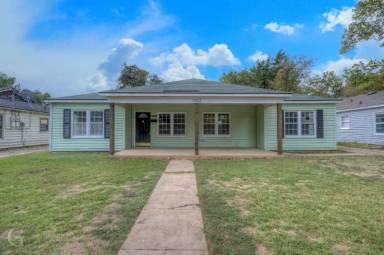 Main picture of 2422 Murphy St