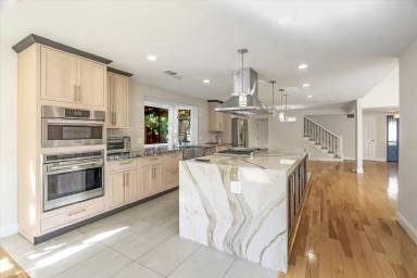 Main picture of 468 Edelweiss Dr