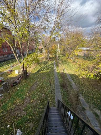 Main picture of 447 W King St