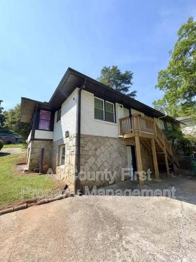 Main picture of 1093 Fayetteville Rd SE
