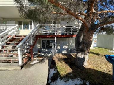 Main picture of 401 E Jefferson Ave