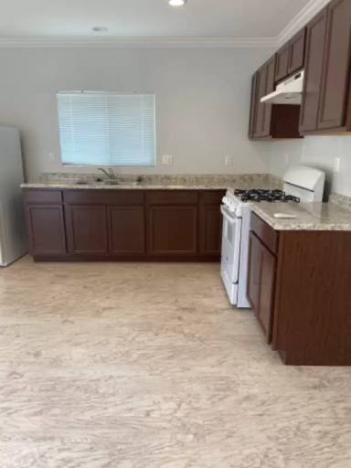 Main picture of 232 W Ash Ave