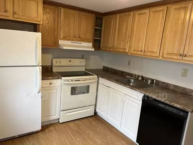 Main picture of 90 Ford St