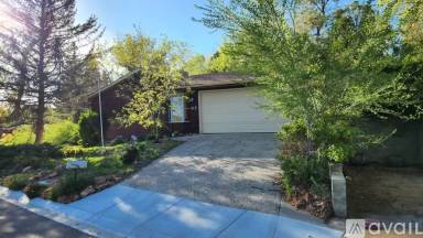 Main picture of 915 Gear St