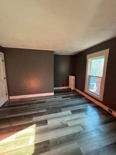 Main picture of 40 E River St