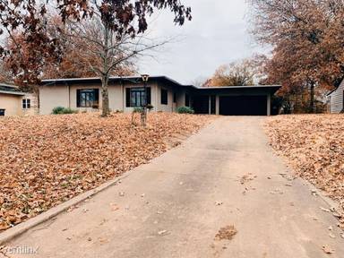 Main picture of 1709 Hillcrest Dr