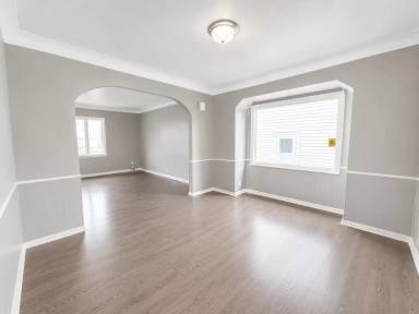 Main picture of 523 E Oakland St