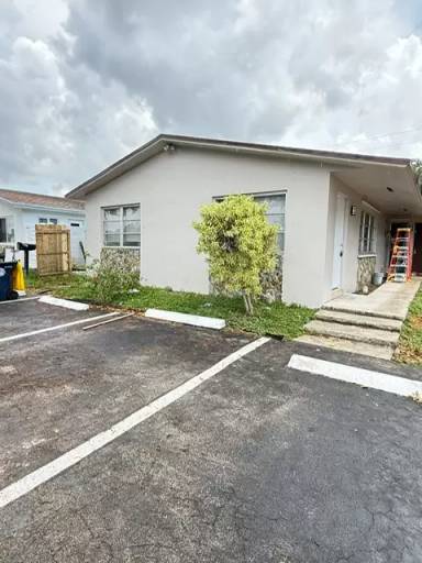 Main picture of 3913 SW 51st St