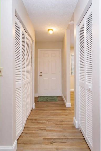 Main picture of 525 Eaton Dr