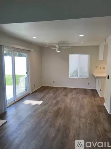 Main picture of 24915 Mansilla St