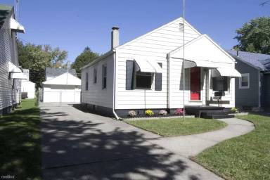 Main picture of 18 W Poinsetta Ave