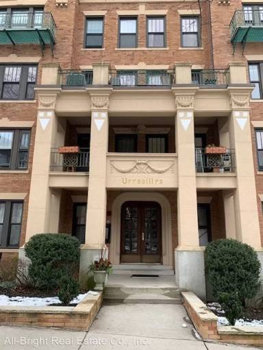 Main picture of 452 Park Dr