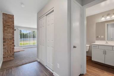 Main picture of 2233 Roosevelt Ave