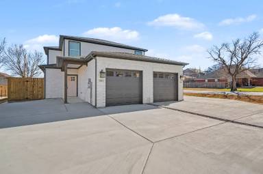 Main picture of 3163 Karen St