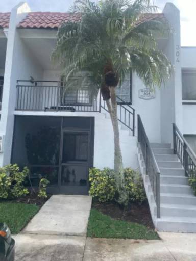 Main picture of 304 Racquet Club Rd