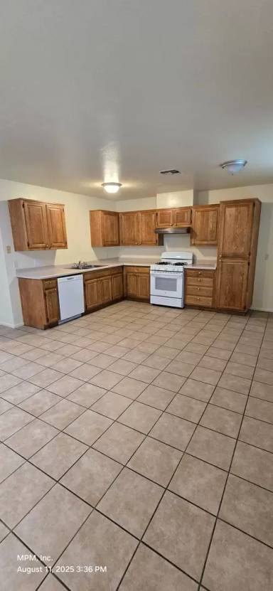 Main picture of 722 Olive St