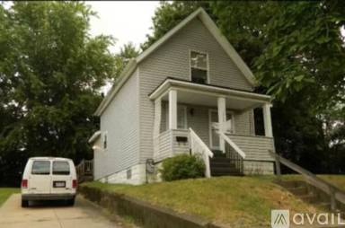 Main picture of 1219 Moore St