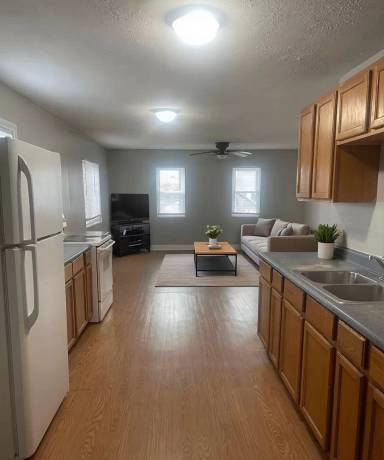 Main picture of 111 1/2 S Dicks St