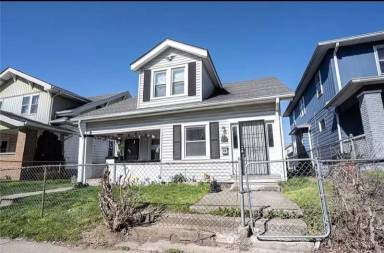 Main picture of 852 N Dearborn St
