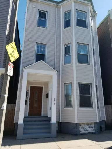 Main picture of 101 Chelsea St