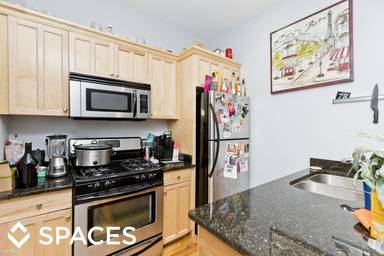 Main picture of 1519 W Nelson St