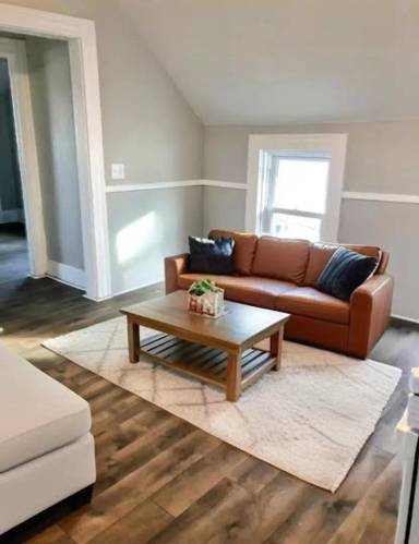 Main picture of 2096 W 93rd St
