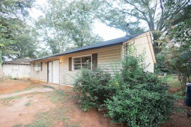 Main picture of 1013 W Slaton Ave