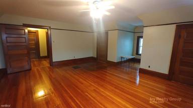 Main picture of 328 Broadway