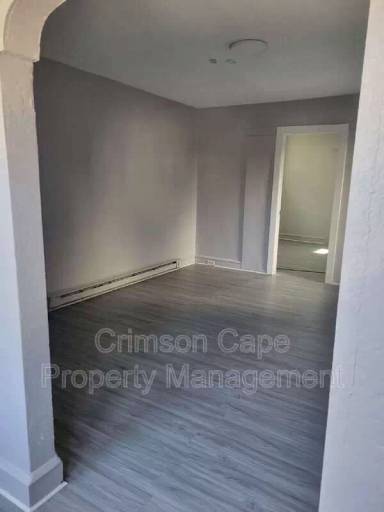 Main picture of 13 E Chestnut St