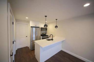 Main picture of 19 E Transit St