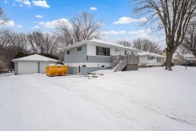 Main picture of 117 21st St SE
