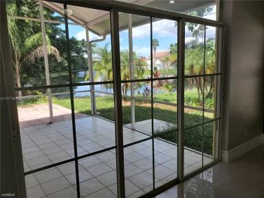 Main picture of 909 Garnet Cir