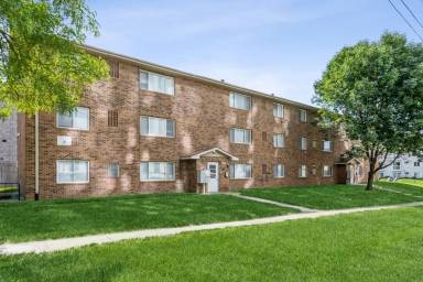 Main picture of 412 S Linn St