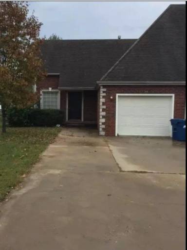 Main picture of 94 Hedge Dr