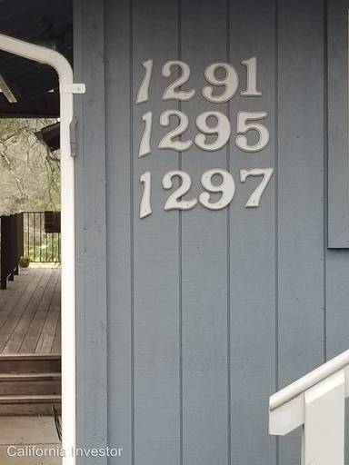 Main picture of 1261 Live Oak Ln