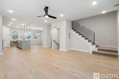 Main picture of 200 W 56th St