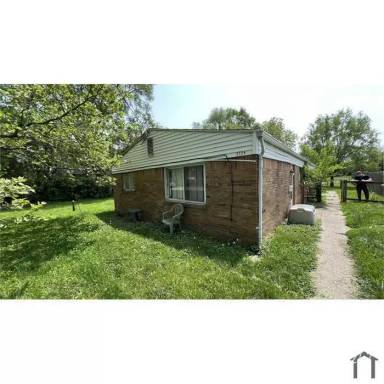 Main picture of 2745 Fremont St